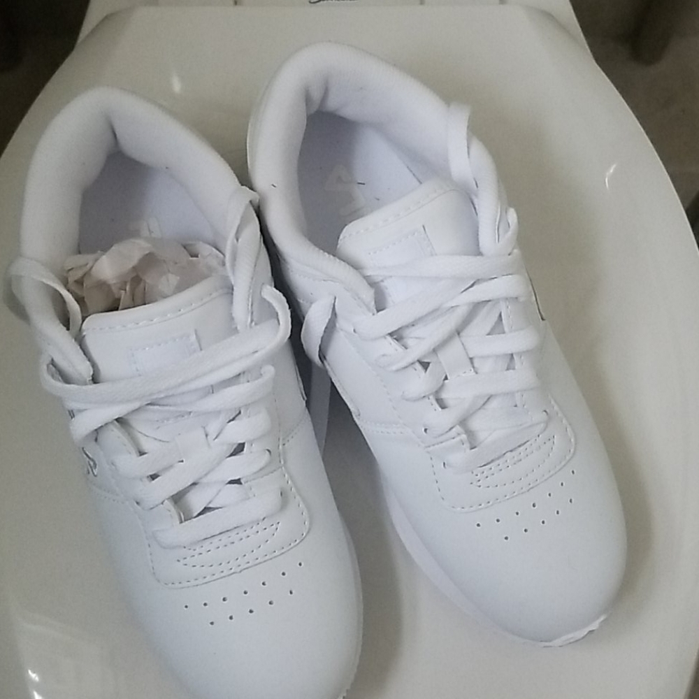 Never worn New great special- Fila white sneaker